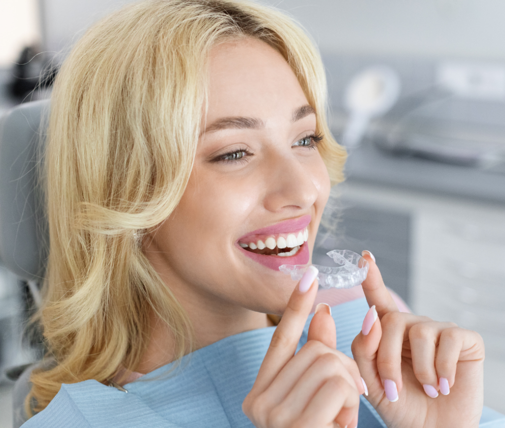patient with Invisalign aligners in Sante dentaire VMR
